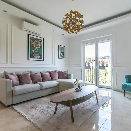 Corvinus Smart With Beautiful View *