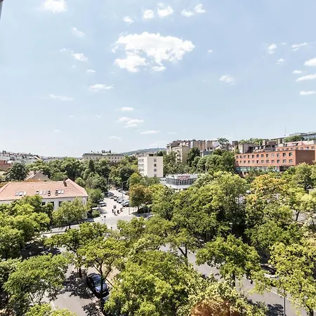 Corvinus Smart With Beautiful View *